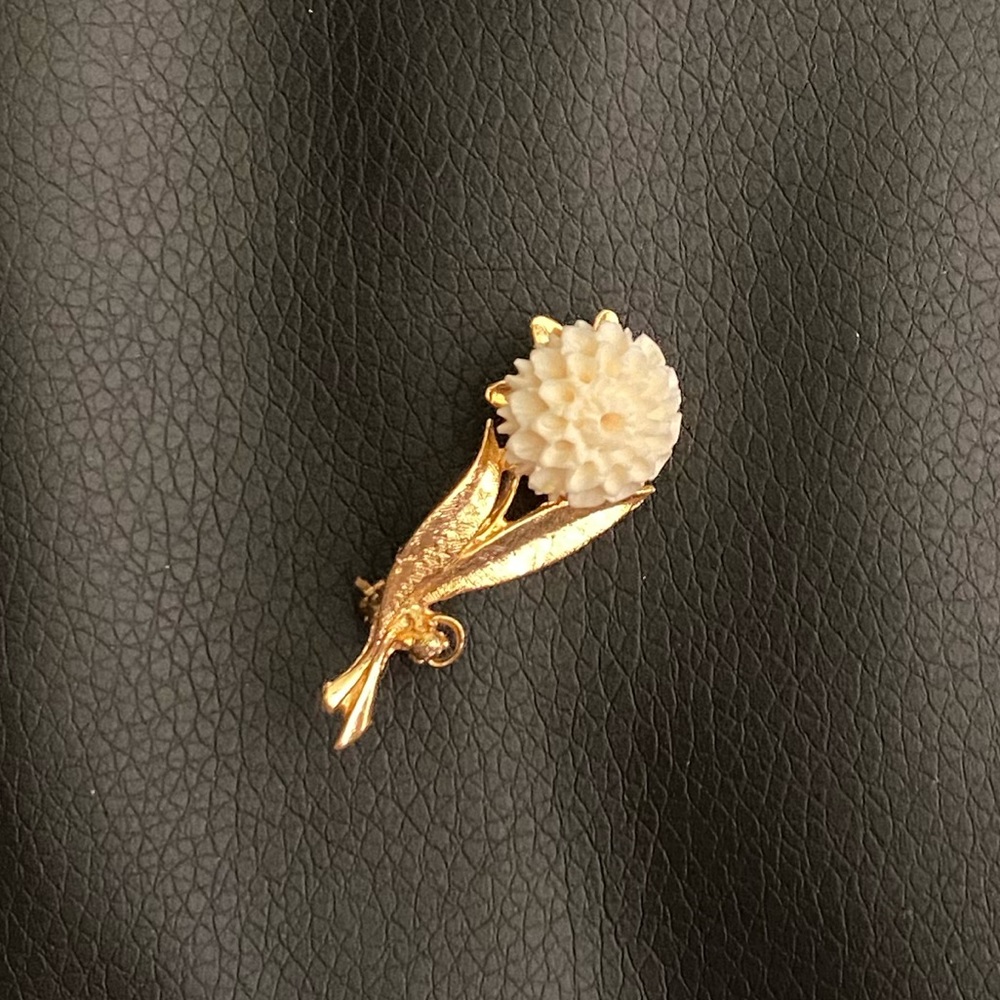 White Flower Cute Vintage Pin